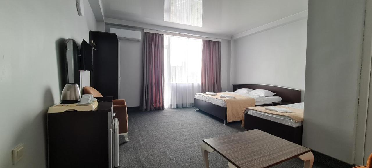 Hotel Genatsvale บาทูมิ ภายนอก รูปภาพ