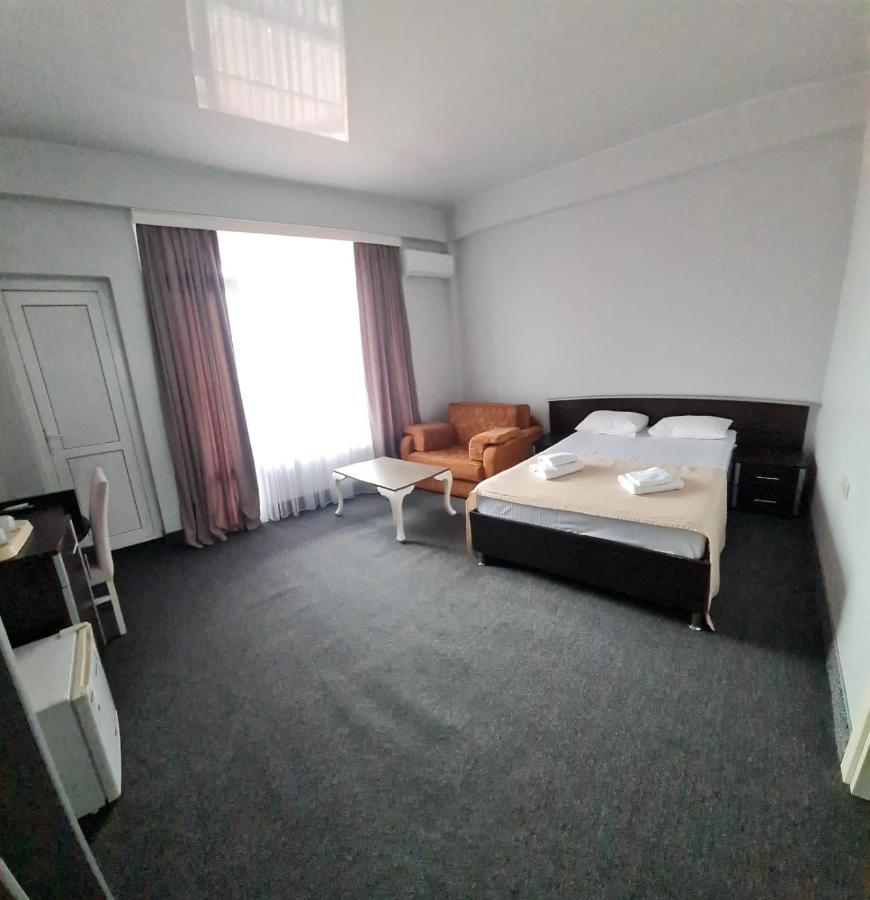 Hotel Genatsvale บาทูมิ ภายนอก รูปภาพ
