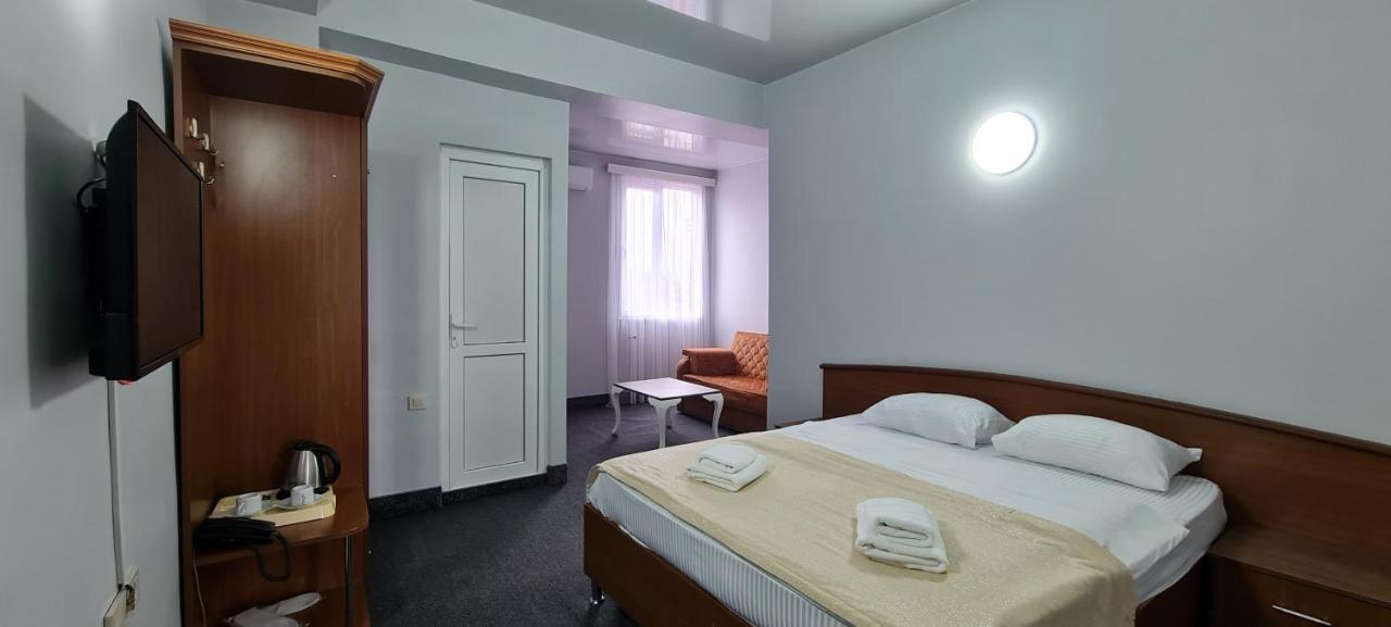 Hotel Genatsvale บาทูมิ ภายนอก รูปภาพ