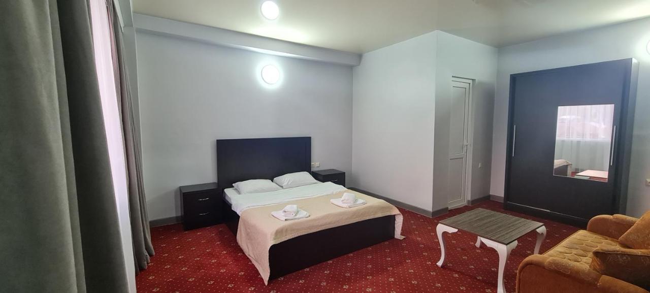 Hotel Genatsvale บาทูมิ ภายนอก รูปภาพ