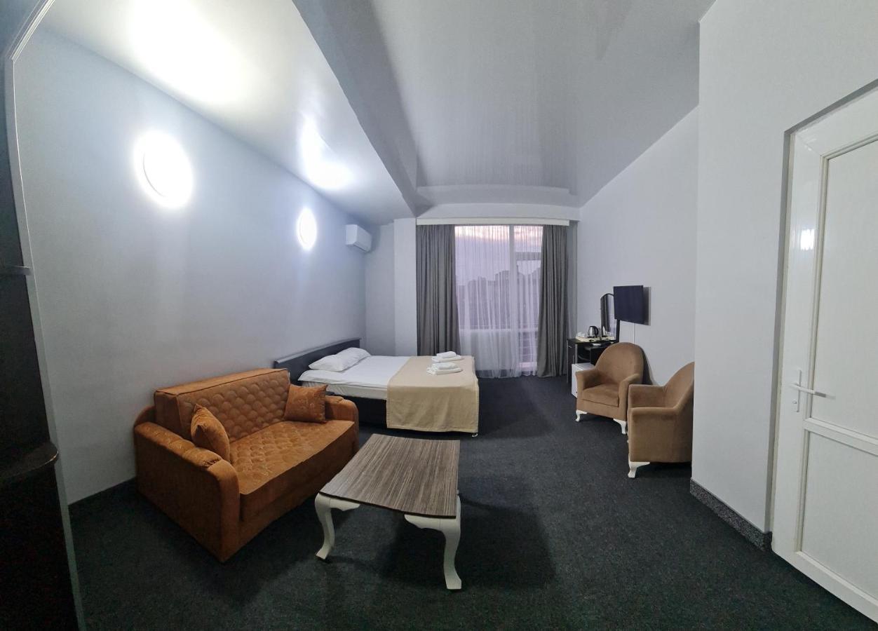 Hotel Genatsvale บาทูมิ ภายนอก รูปภาพ