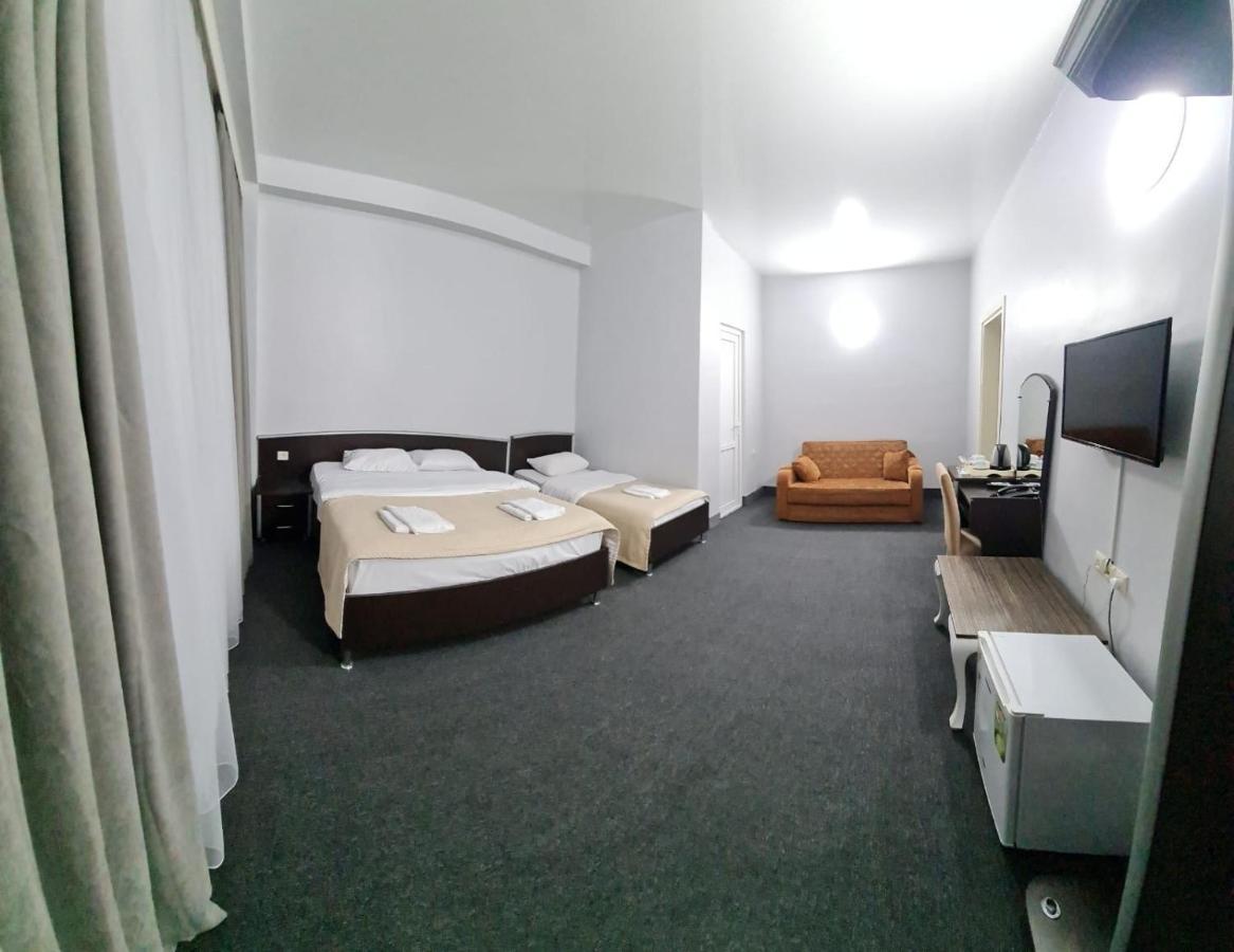 Hotel Genatsvale บาทูมิ ภายนอก รูปภาพ